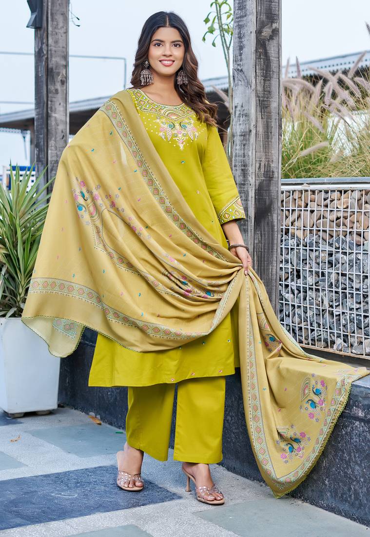 Women Floral Embroidered Empire Thread Work Dhabu Cotton Kurta Pant With Dupatta