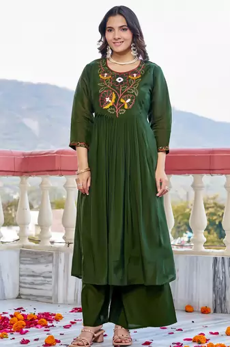 Women Floral Embroidered Empire Thread Work Dhabu Cotton Kurta Pant With Dupatta