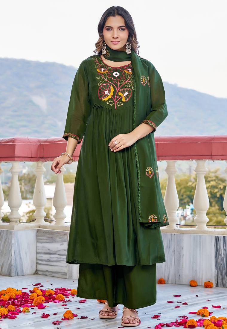 Women Floral Embroidered Empire Thread Work Dhabu Cotton Kurta Pant With Dupatta