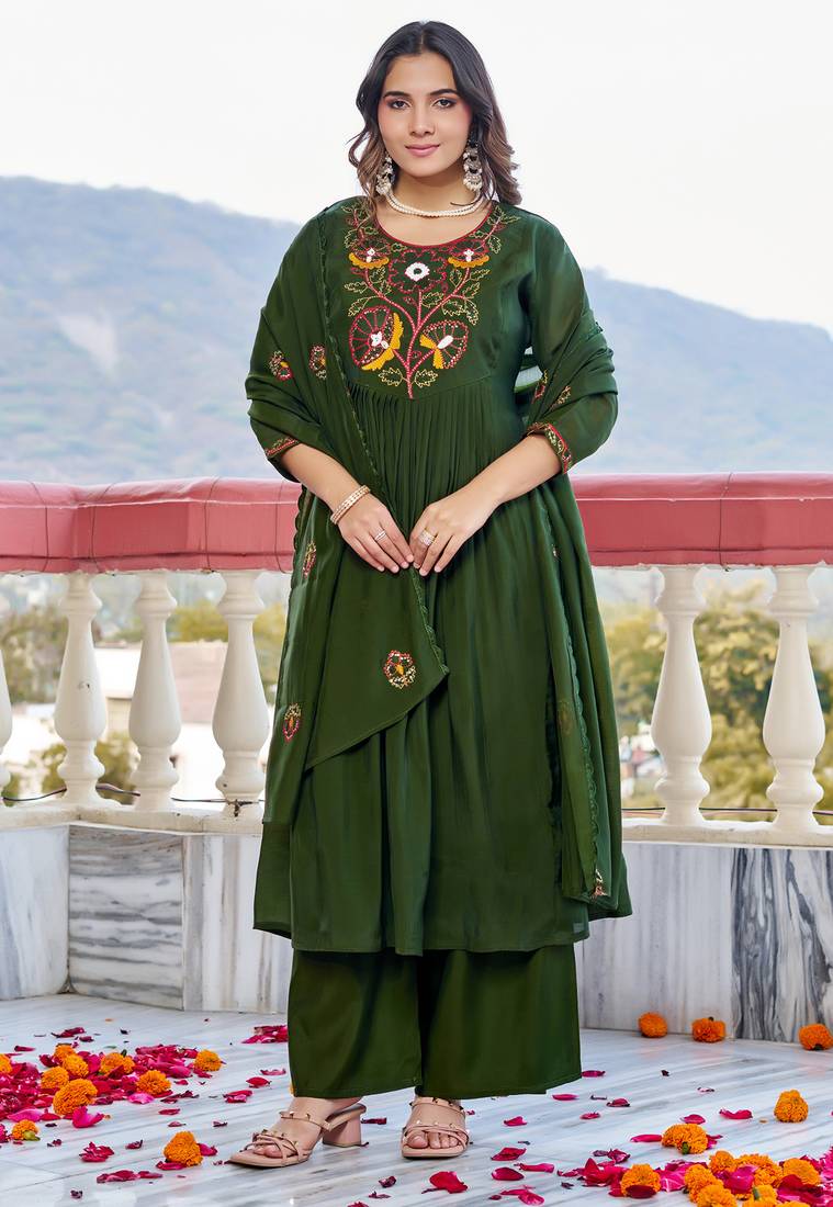 Women Floral Embroidered Empire Thread Work Dhabu Cotton Kurta Pant With Dupatta