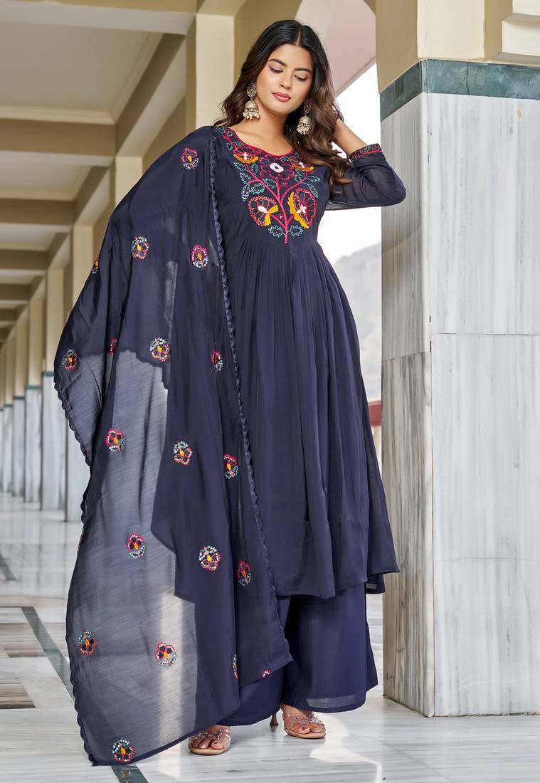 Women Floral Embroidered Empire Thread Work Dhabu Cotton Kurta Pant With Dupatta