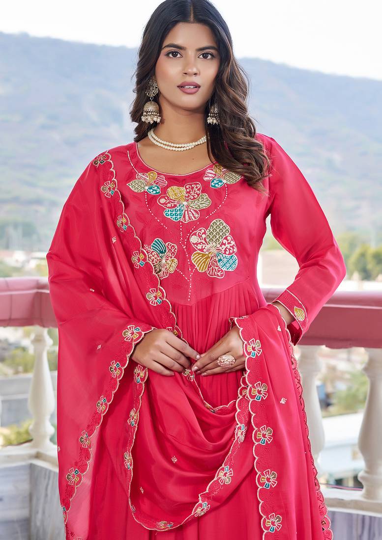 Women Floral Embroidered Empire Thread Work Dhabu Cotton Kurta Pant With Dupatta