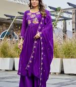 Women Floral Embroidered Empire Thread Work Dhabu Cotton Kurta Pant With Dupatta