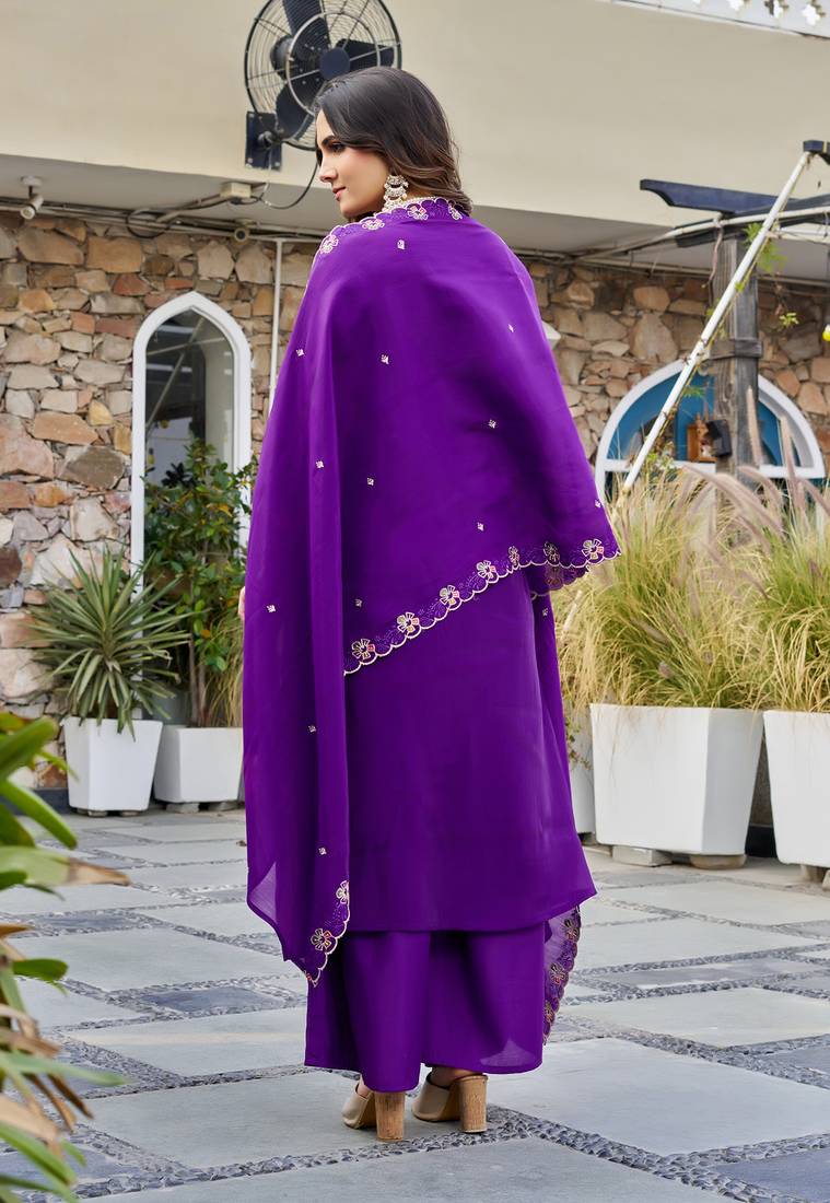 Women Floral Embroidered Empire Thread Work Dhabu Cotton Kurta Pant With Dupatta