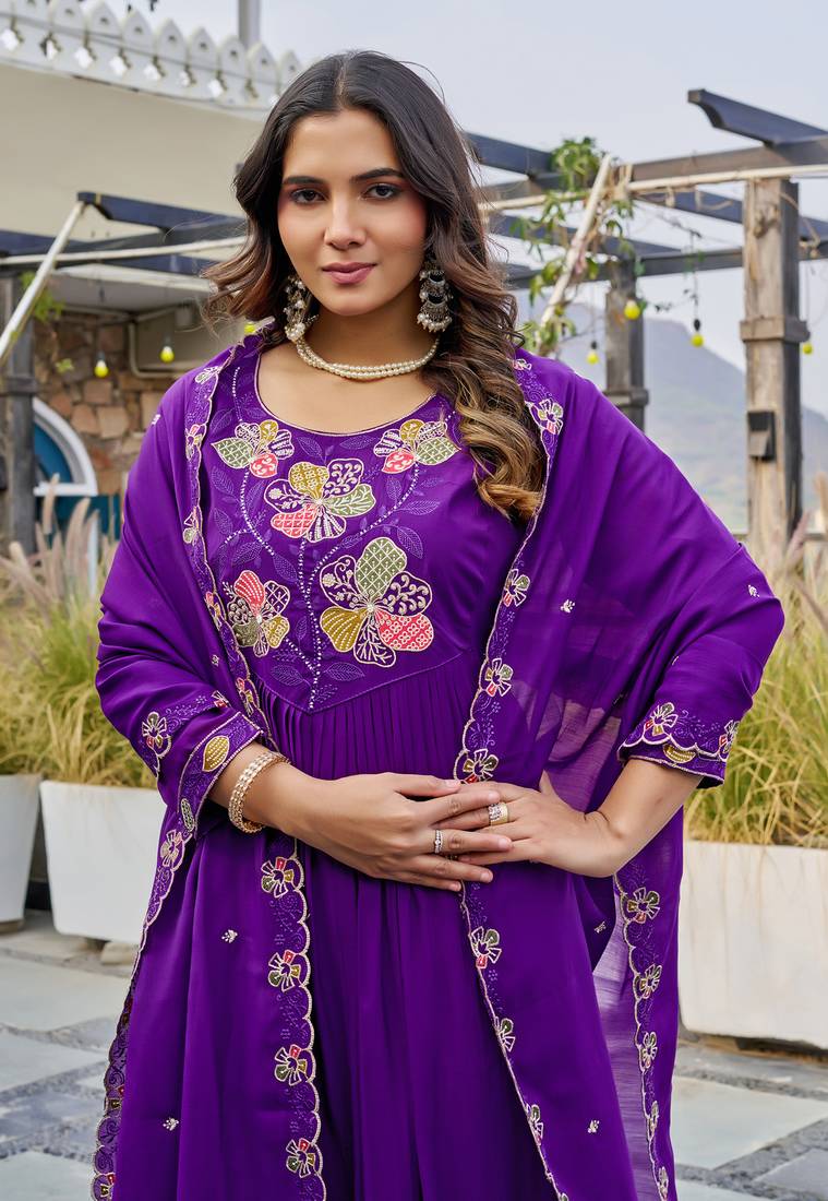 Women Floral Embroidered Empire Thread Work Dhabu Cotton Kurta Pant With Dupatta