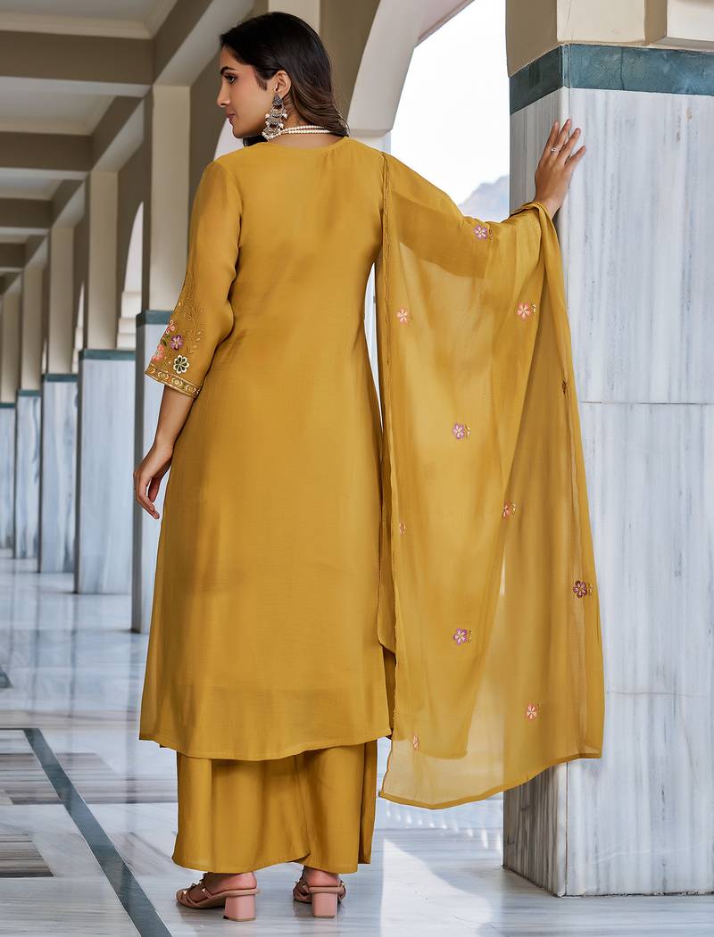 Women Floral Embroidered Empire Thread Work Dhabu Cotton Kurta Pant With Dupatta