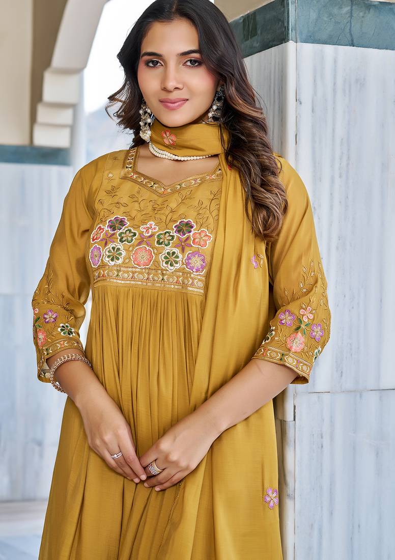 Women Floral Embroidered Empire Thread Work Dhabu Cotton Kurta Pant With Dupatta