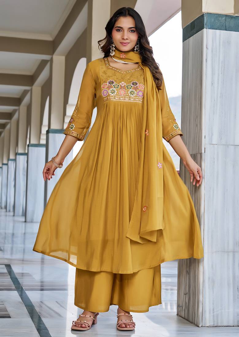 Women Floral Embroidered Empire Thread Work Dhabu Cotton Kurta Pant With Dupatta