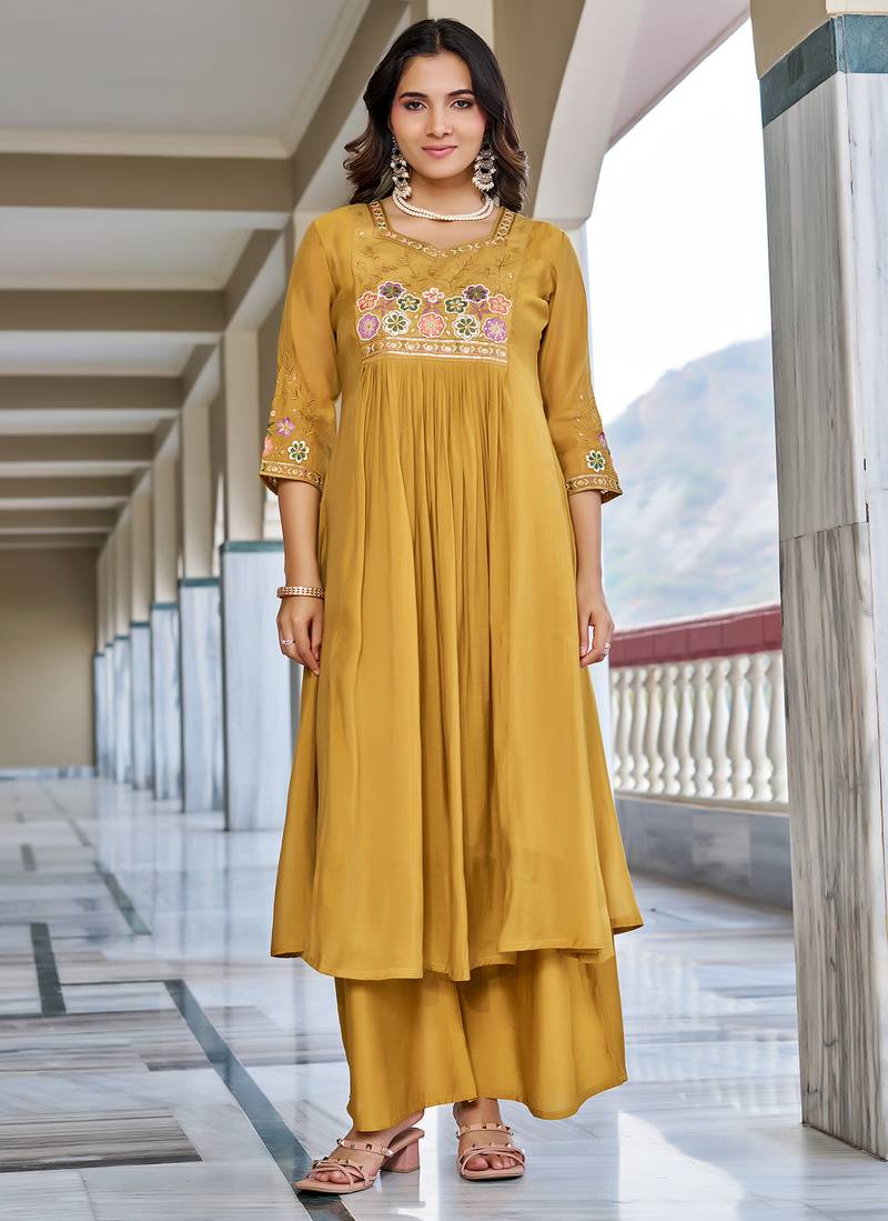 Women Floral Embroidered Empire Thread Work Dhabu Cotton Kurta Pant With Dupatta