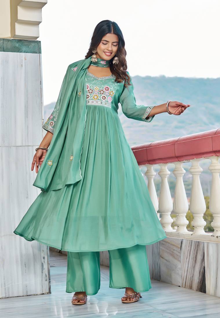 Women  Embroidered  Thread Work Mull Chanderi  Kurta with Palazzo & With Dupatta