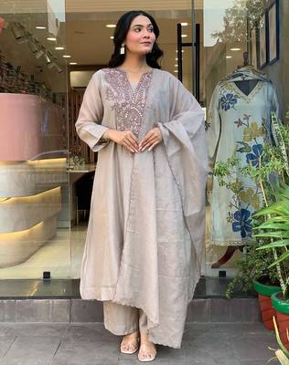Women   s muslin cotton mirror embroidered grey anarkali kurta pant set with printed dupatta 2