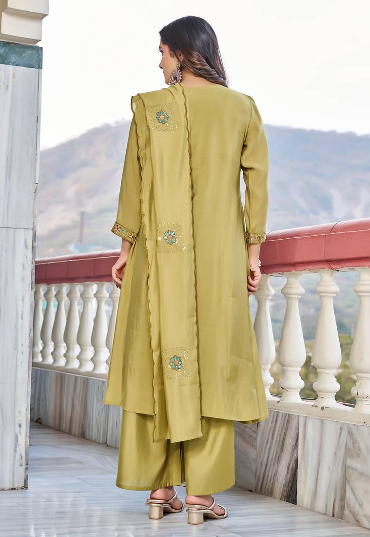 Women  Embroidered  Thread Work Mull Chanderi  Kurta with Palazzo & With Dupatta