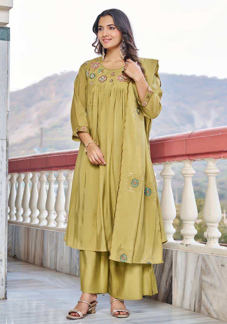 Women  Embroidered  Thread Work Mull Chanderi  Kurta with Palazzo & With Dupatta