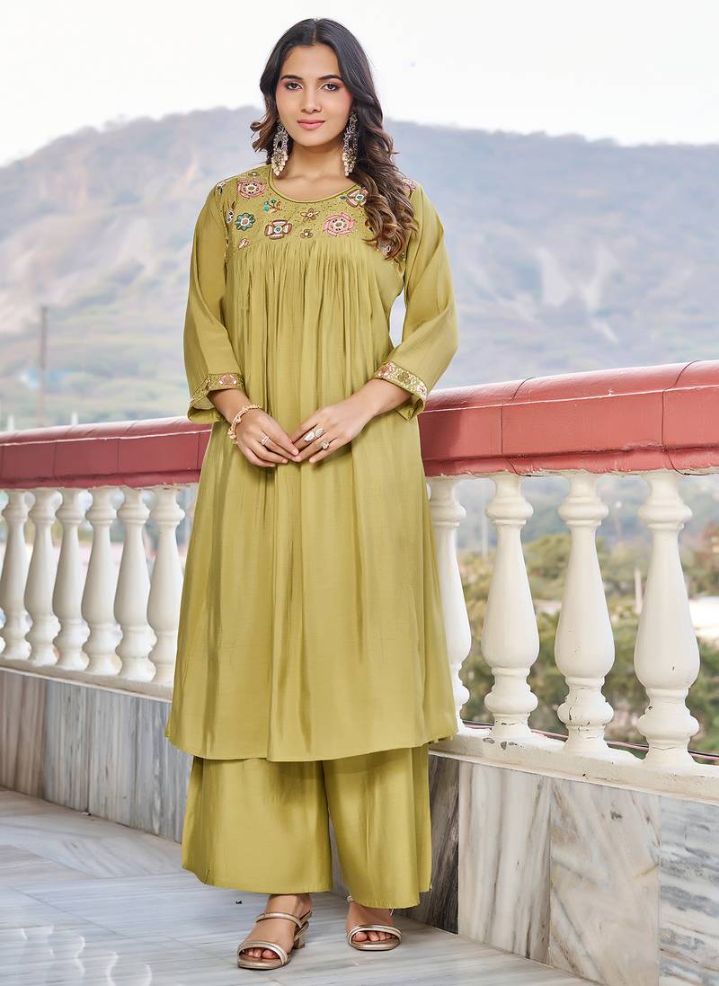Women  Embroidered  Thread Work Mull Chanderi  Kurta with Palazzo & With Dupatta