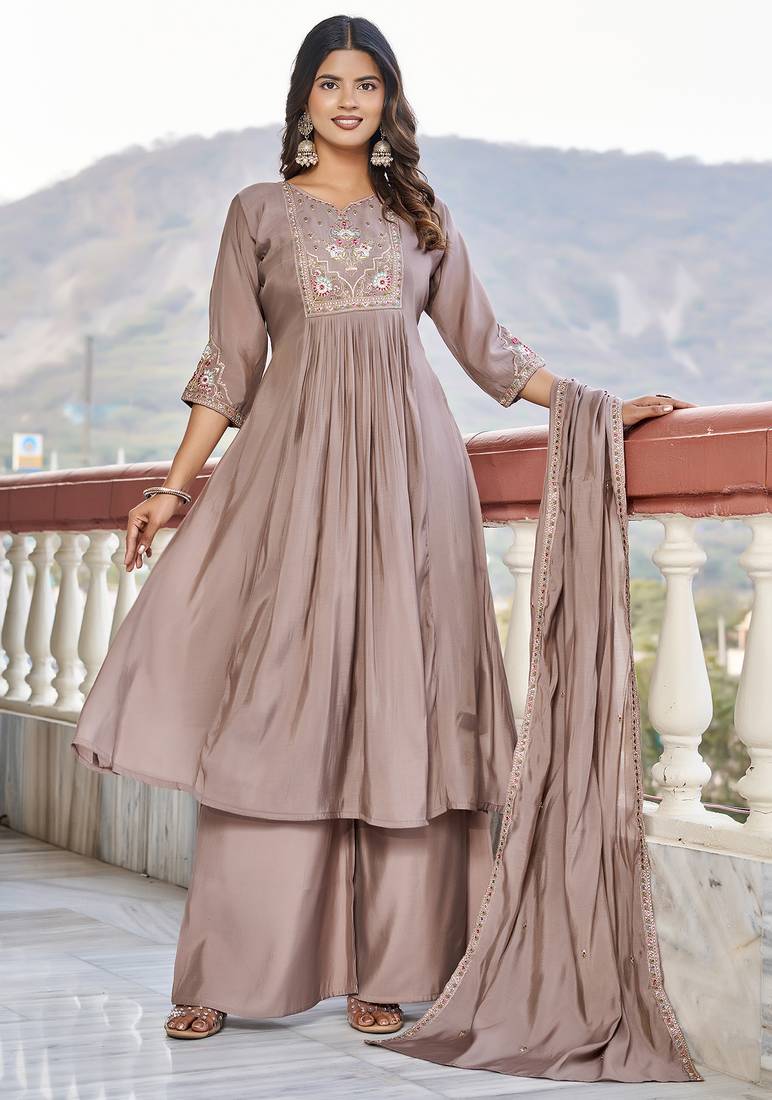 Women  Embroidered  Thread Work Mull Chanderi  Kurta with Palazzo & With Dupatta