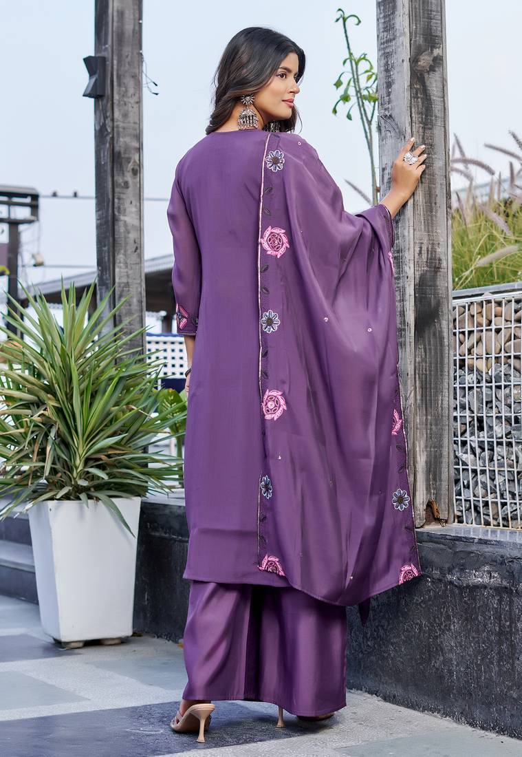 Women  Embroidered  Thread Work Mull Chanderi  Kurta with Palazzo & With Dupatta