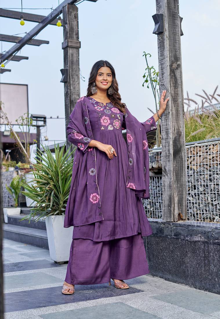 Women  Embroidered  Thread Work Mull Chanderi  Kurta with Palazzo & With Dupatta