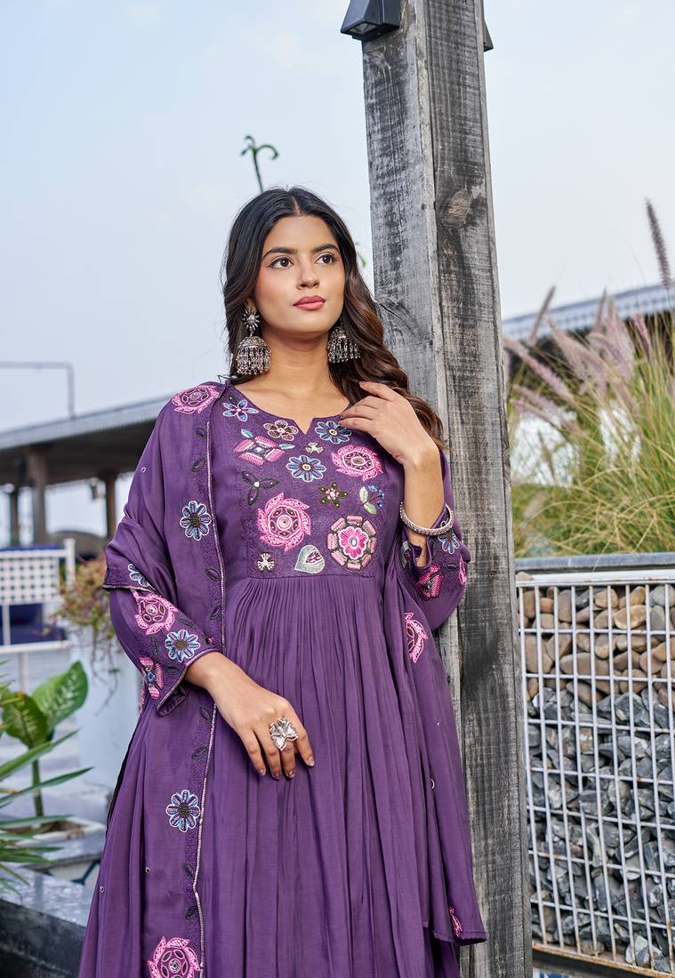 Women  Embroidered  Thread Work Mull Chanderi  Kurta with Palazzo & With Dupatta