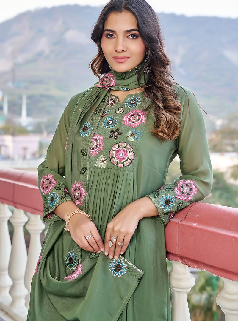 Women  Embroidered  Thread Work Mull Chanderi  Kurta with Palazzo & With Dupatta