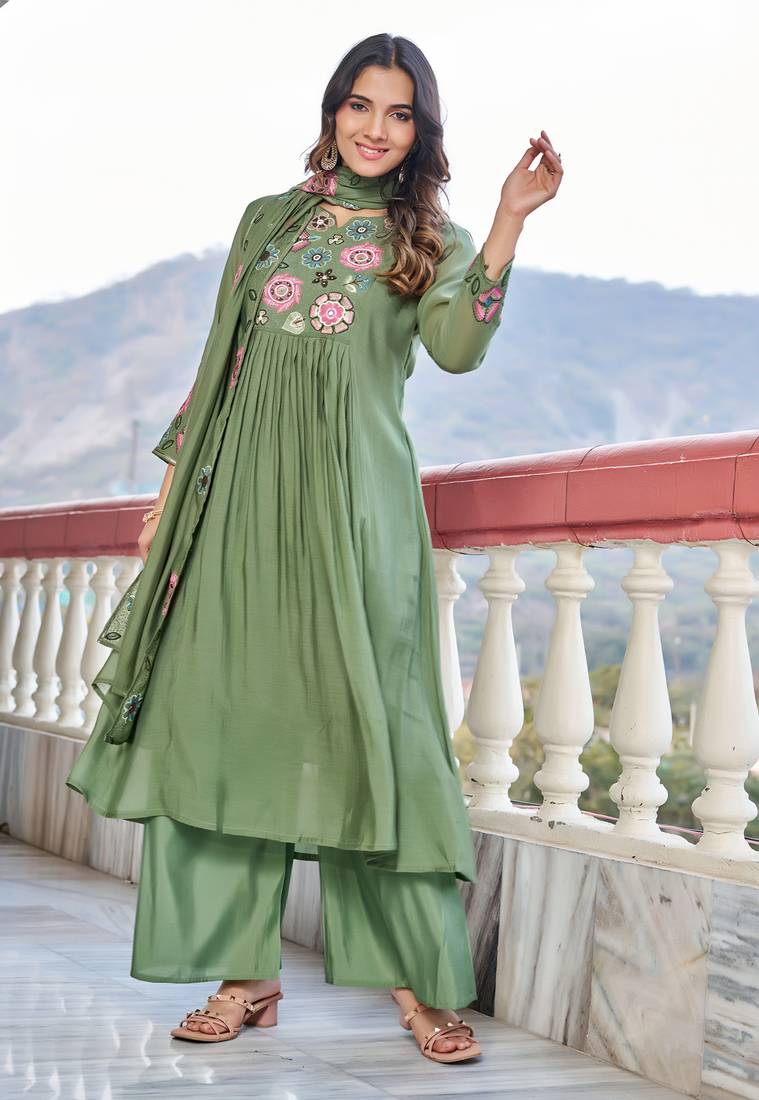 Women  Embroidered  Thread Work Mull Chanderi  Kurta with Palazzo & With Dupatta