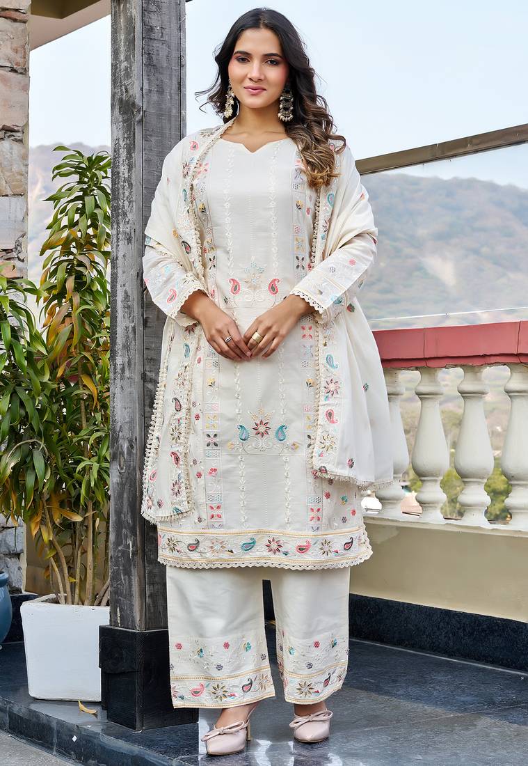 Women  Embroidered  Thread Work Mull Cotton  Kurta with Trouser & With Dupatta