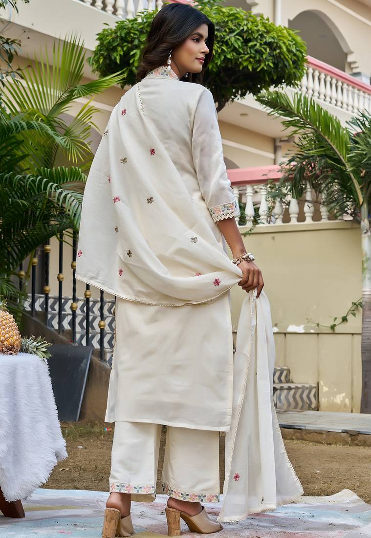 Women  Embroidered  Thread Work Mull Cotton  Kurta with Trouser & With Dupatta