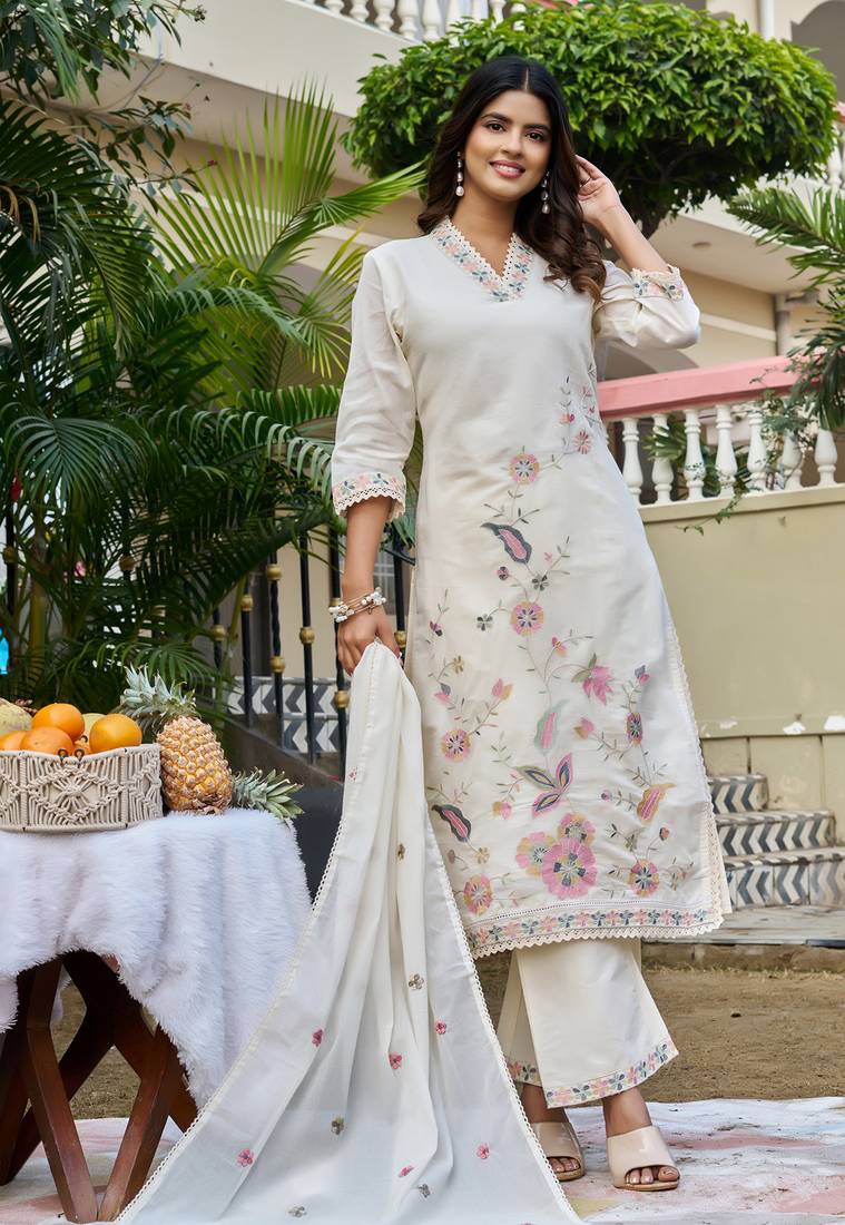 Women  Embroidered  Thread Work Mull Cotton  Kurta with Trouser & With Dupatta