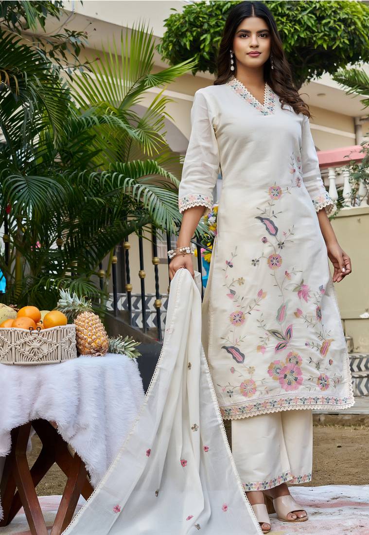 Women  Embroidered  Thread Work Mull Cotton  Kurta with Trouser & With Dupatta