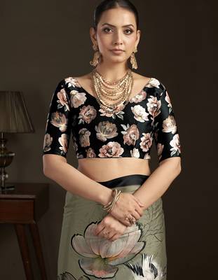 pista stylish digital printed silk blend crepe saree trendy looks 5