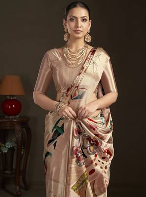 peach stylish digital printed silk blend crepe saree trendy looks 3