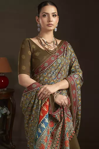 mahendi stylish digital printed silk blend crepe saree trendy looks