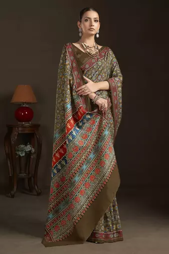 mahendi stylish digital printed silk blend crepe saree trendy looks