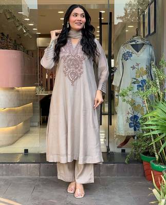 Women   s muslin cotton mirror embroidered grey anarkali kurta pant set with printed dupatta 1