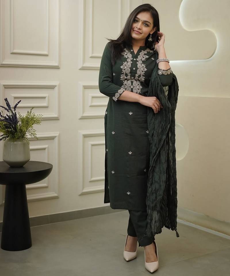 Women’s rayon silk embroidered dark green kurta pant set with chanderi dupatta