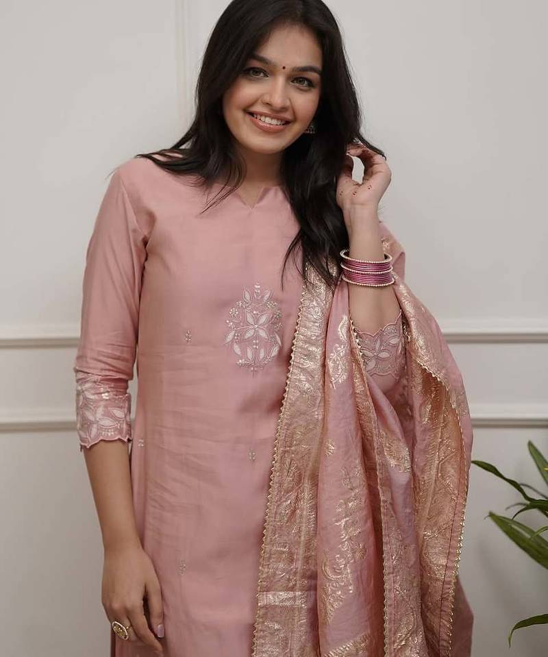 Women’s chanderi silk embroidered peach kurta pant set with jacquard dupatta