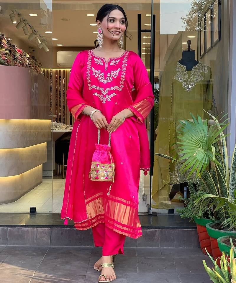 Women’s viscose silk embroidered pink kurta pant set with chanderi dupatta