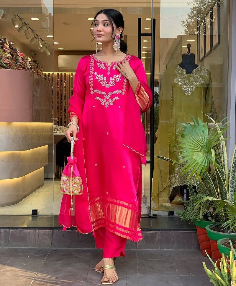 Women’s viscose silk embroidered pink kurta pant set with chanderi dupatta