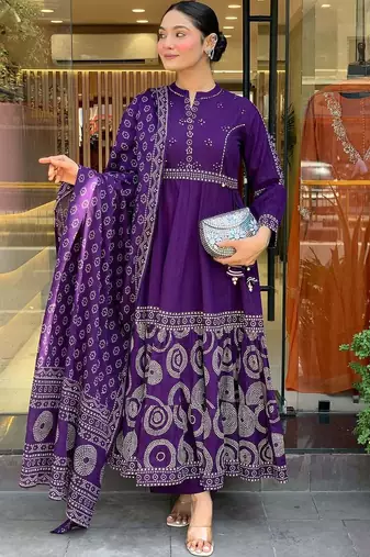 Women   s muslin silk floral embroidered purple kurta pant set with chanderi dupatta