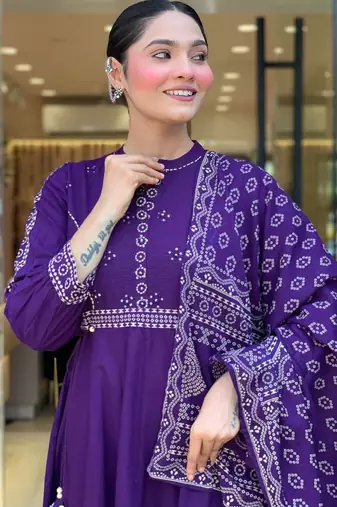 Women   s muslin silk floral embroidered purple kurta pant set with chanderi dupatta