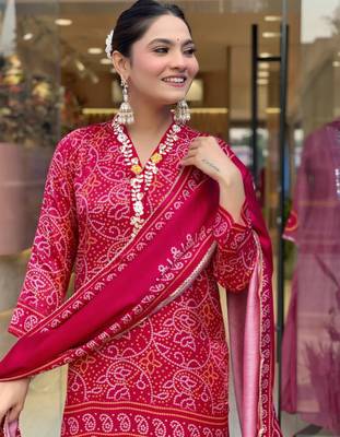Women   s viscose silk bandhani printed pink kurta pant set with chanderi dupatta 5