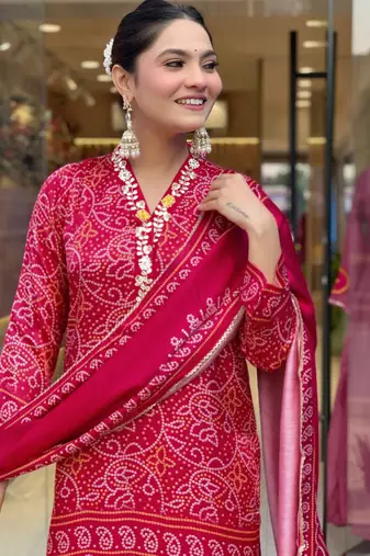 Women   s viscose silk bandhani printed pink kurta pant set with chanderi dupatta