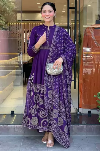 Women   s muslin silk floral embroidered purple kurta pant set with chanderi dupatta