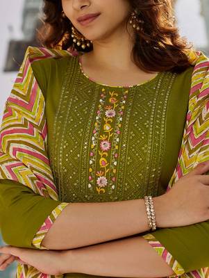 Women   s muslin silk floral embroidered mehendi kurta pant set with chanderi dupatta 4