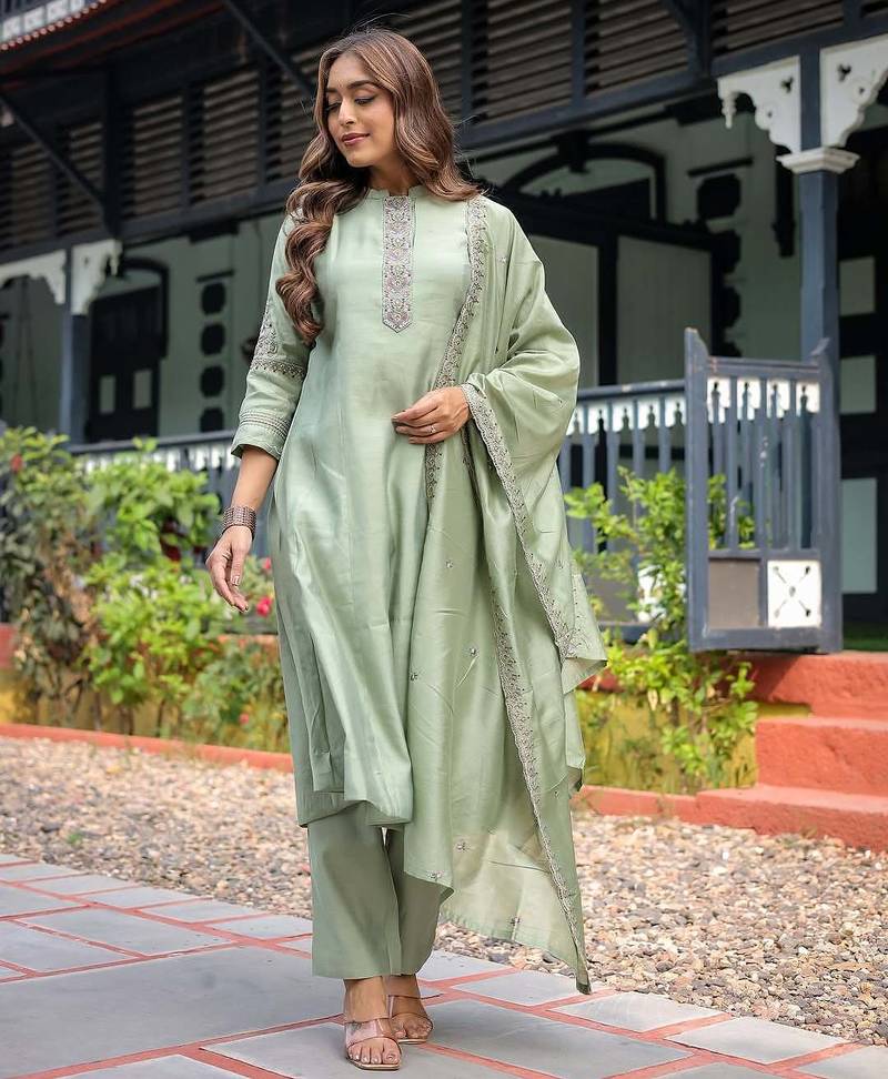 Women’s muslin silk floral embroidered pista kurta pant set with chanderi dupatta