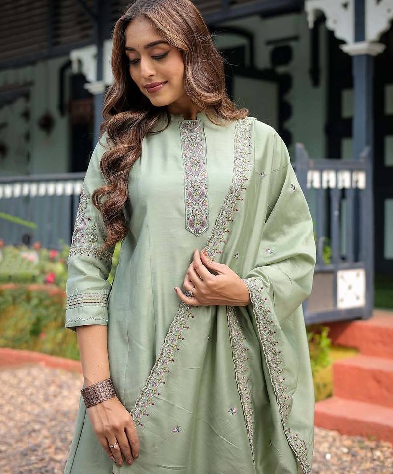 Women’s muslin silk floral embroidered pista kurta pant set with chanderi dupatta