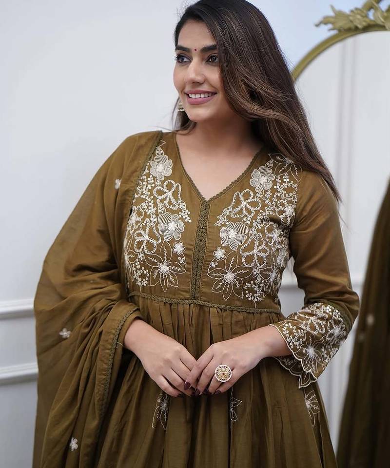 Women’s cotton silk floral embroidered mehendi kurta pant set with chanderi dupatta