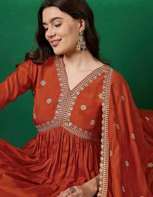  muslin silk floral embroidered orange kurta pant set with muslin dupatta 5