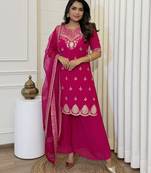 Women’s georgette silk floral embroidered pink kurta pant set with net dupatta