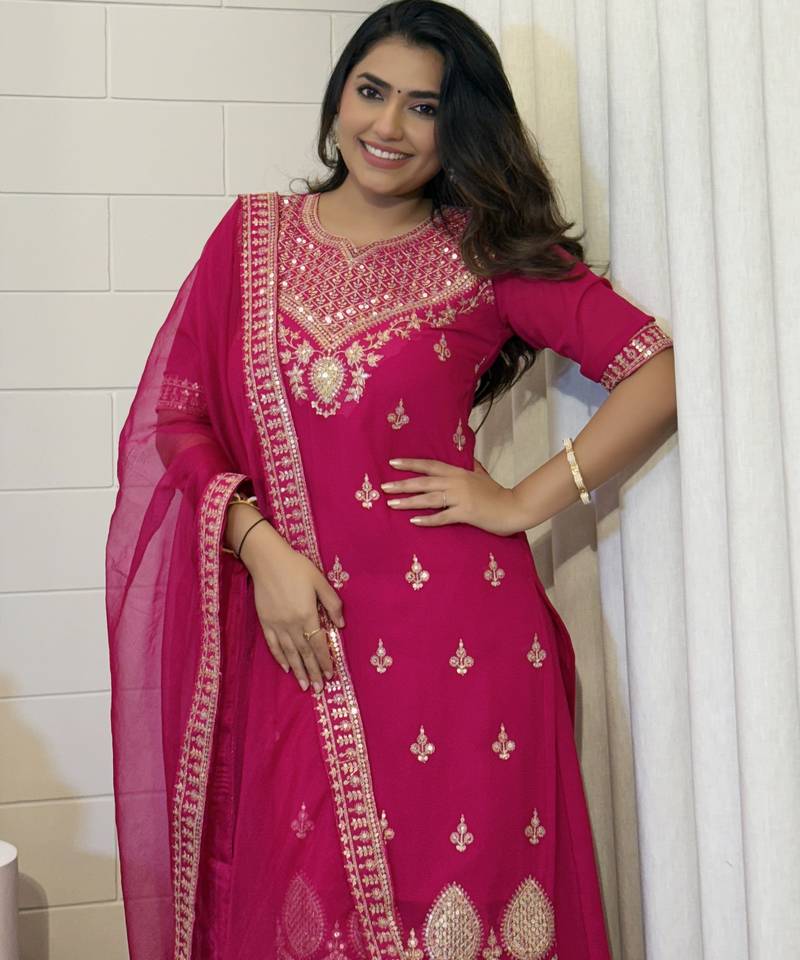 Women’s georgette silk floral embroidered pink kurta pant set with net dupatta