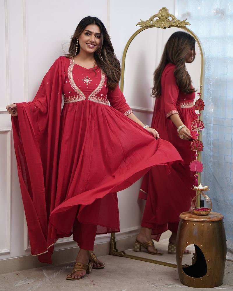 Women’s muslin silk embroidered red kurta pant set with chanderi dupatta